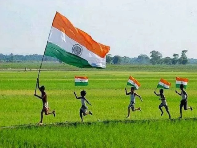 ভারতের জাতীয় পতাকা তেরঙ্গা - Indian National Flag Tiranga children carrying flag India