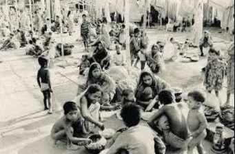 দেশভাগের পর উদ্বাস্তু শিবিরে আশ্রয় নেওয়া মানুষদের জীবনযাত্রার চিত্র